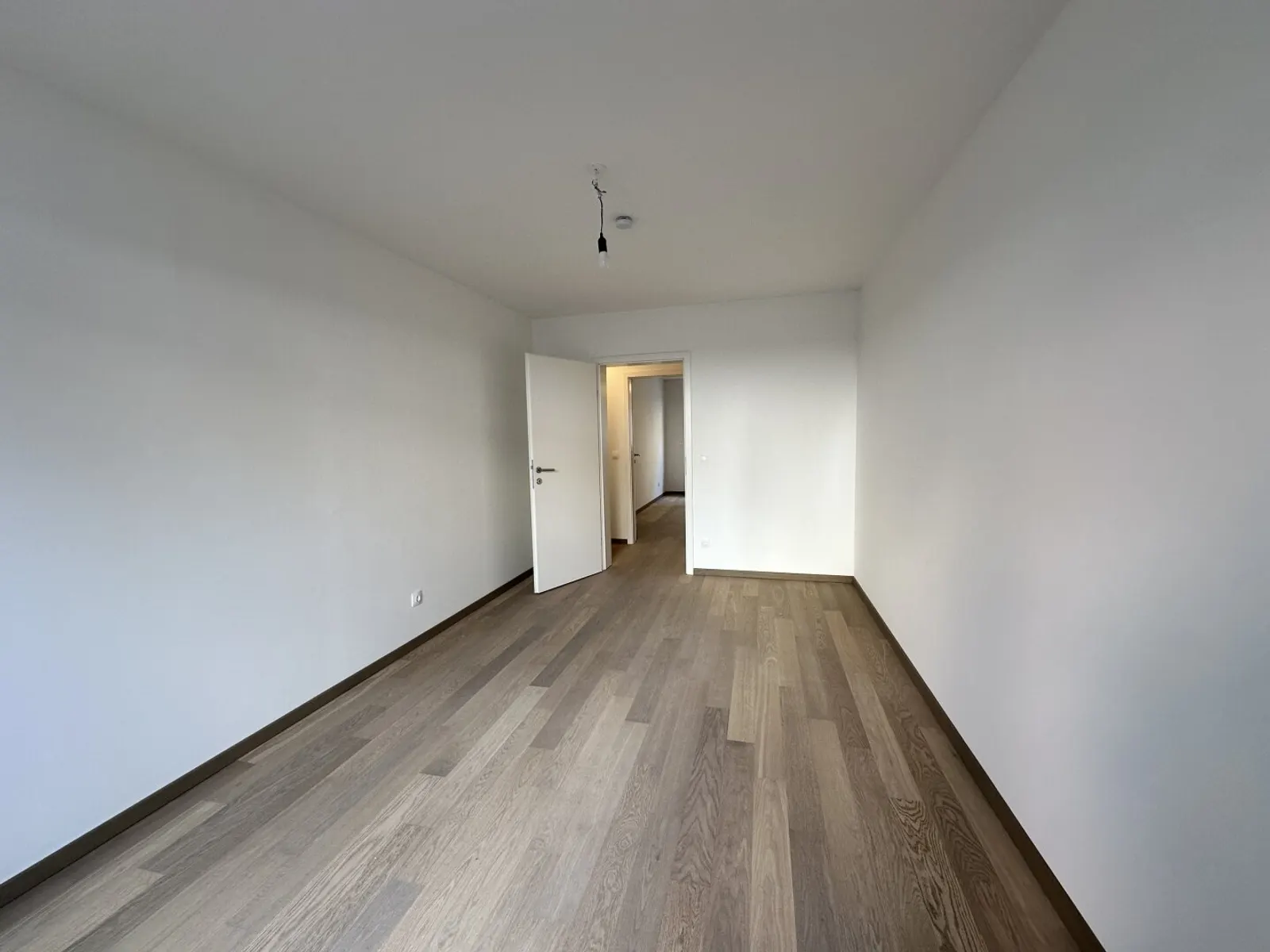 Airbnb possibility - new building - garden apartment on Kutschkermarkt - garage parking space optional - 6/8
