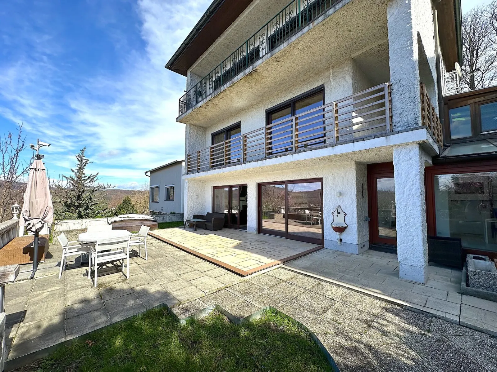 Panorama view over Wienerberg: Großzügiges Haus mit unverbaubarem Blick im 14. Bezirk - 5 zimmer
