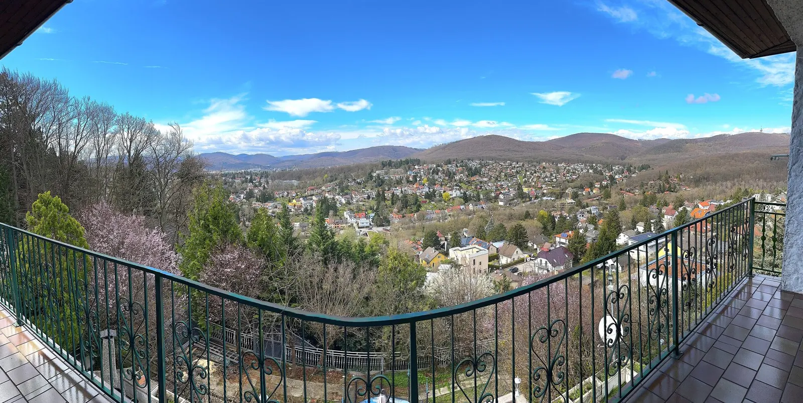 Panorama view over Wienerberg: Großzügiges Haus mit unverbaubarem Blick im 14. Bezirk - 5 zimmer - 7/8