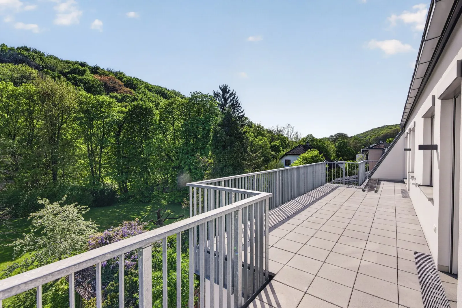 Grün, Großzügig, Gehoben - 4-Schlafzimmer-Traum mit Wald-Panorama