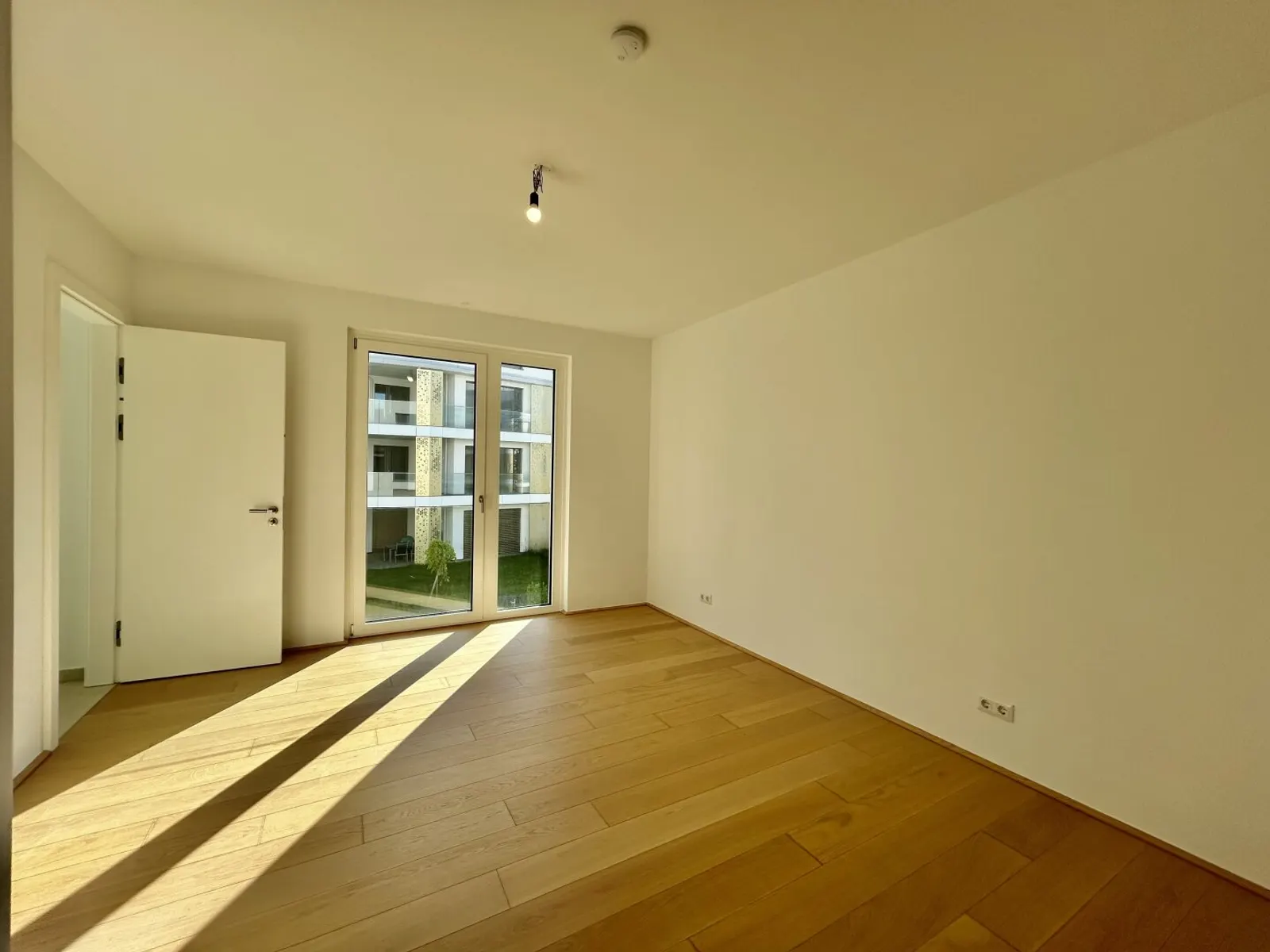 Exclusive Waterside Living: Your New Home at Kuchelauer Hafen - 8/8
