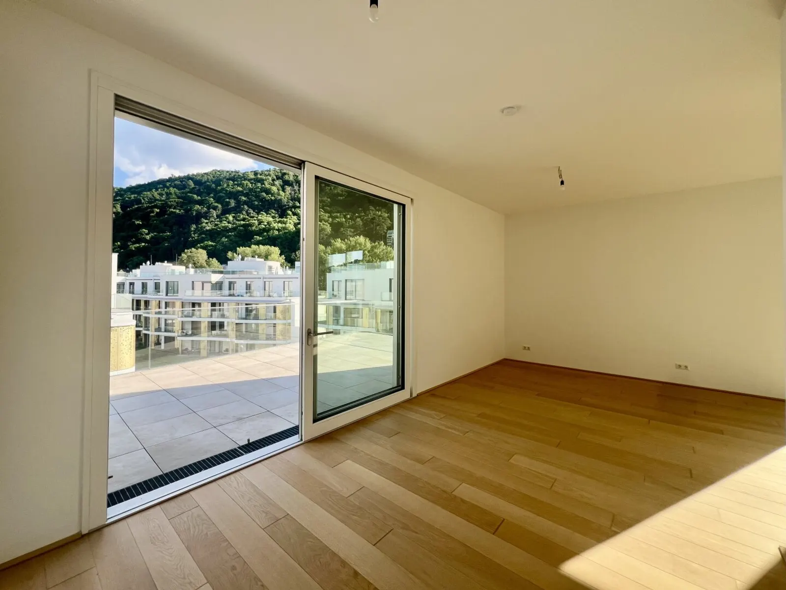 Exclusive Waterside Living: Your New Home at Kuchelauer Hafen - 6/8