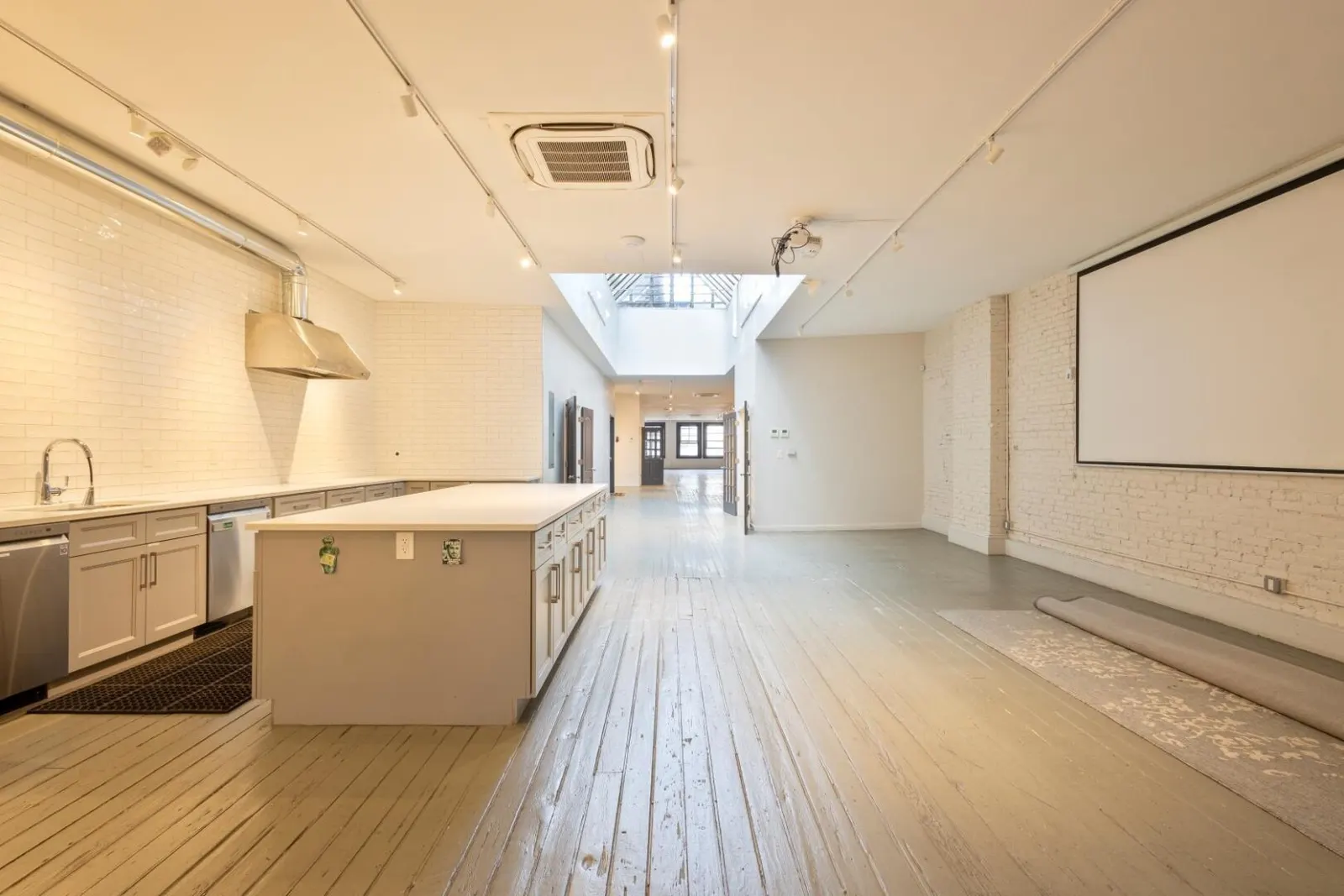Commission-free office dream or exhibition space @ 359 Broadway - 6/8