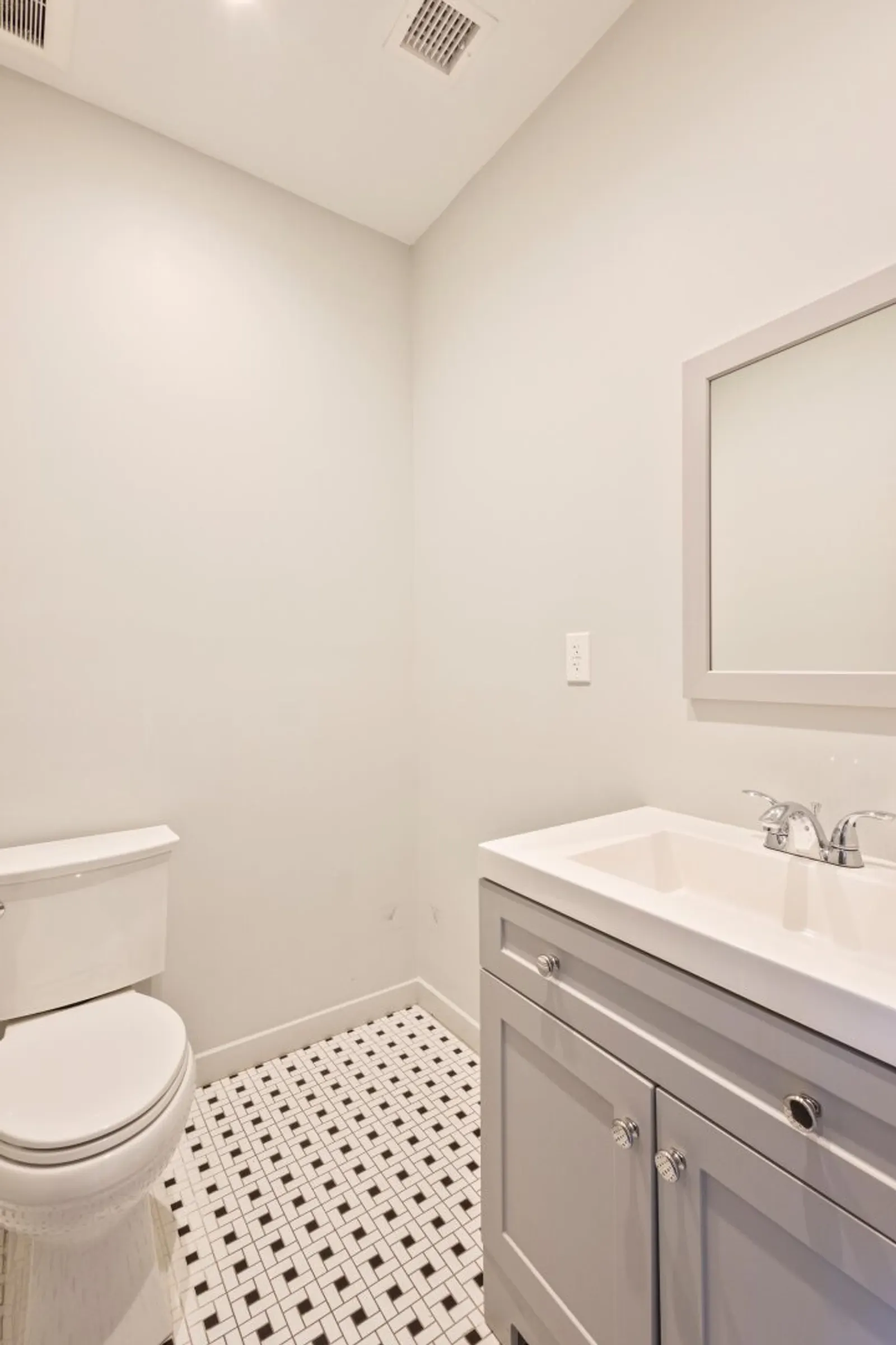 Commission-free office dream or exhibition space @ 359 Broadway - 7/8