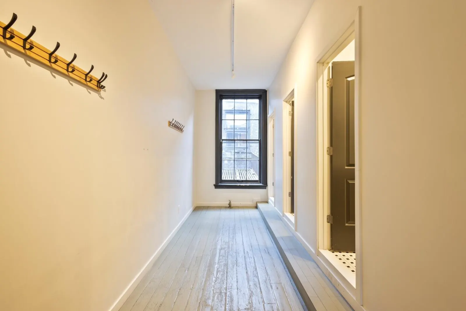 Commission-free office dream or exhibition space @ 359 Broadway - 8/8