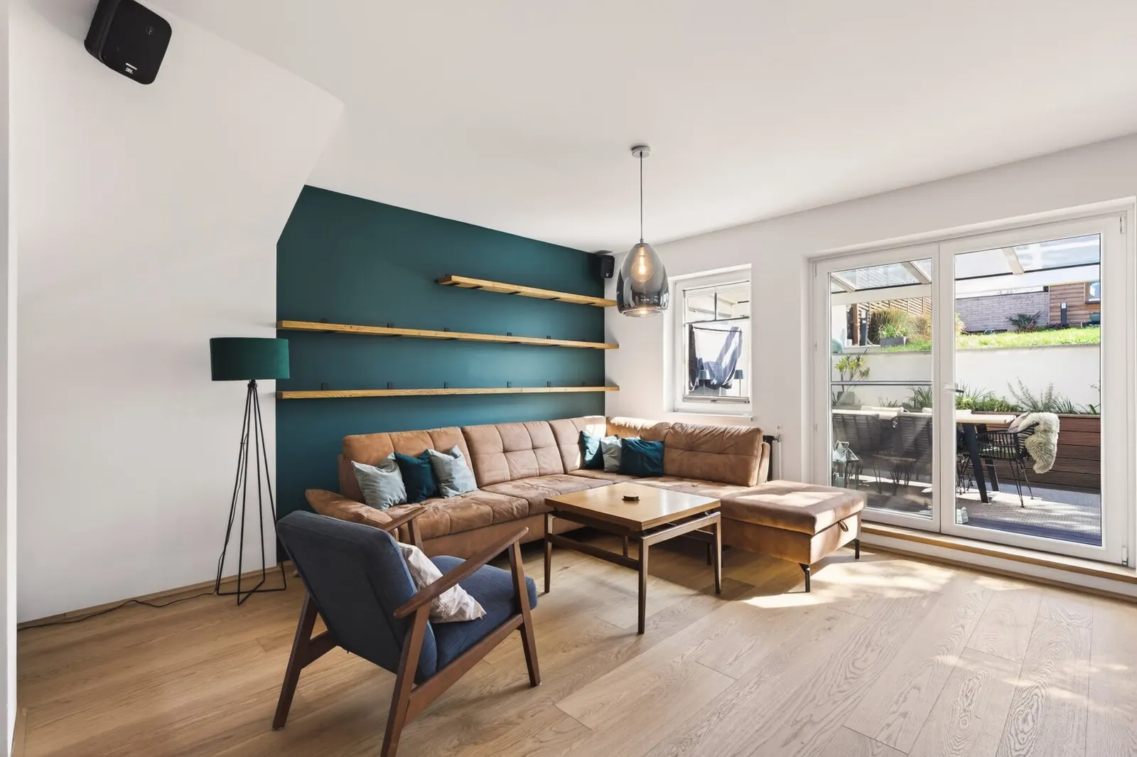 Modern 5-room apartment with garden, outdoor area and parking space - 6/8