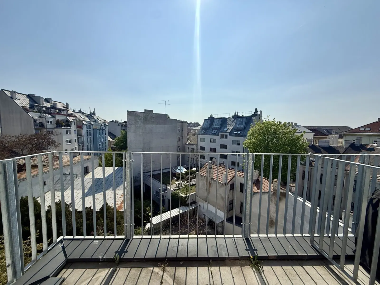 Bright maisonette attic apartment with 2 terraces & air conditioning I near U3 - 6/8