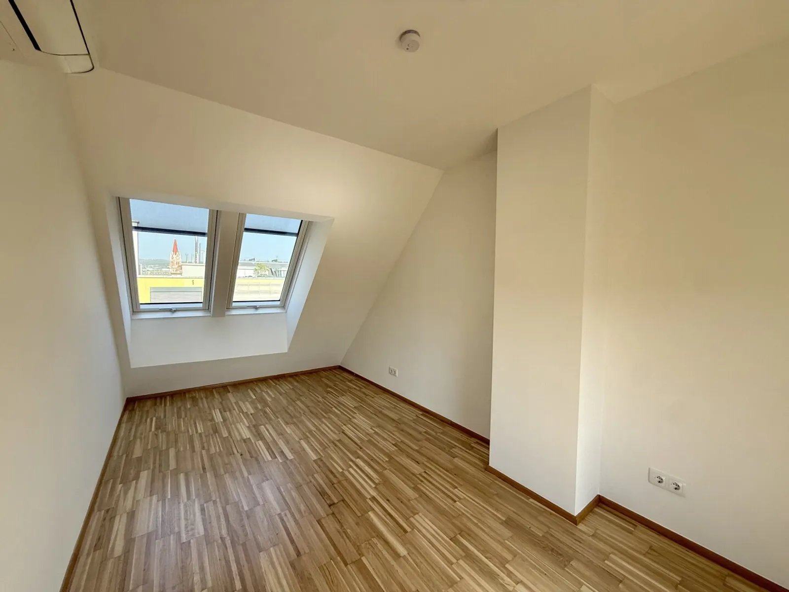Bright maisonette attic apartment with 2 terraces & air conditioning I near U3 - 7/8