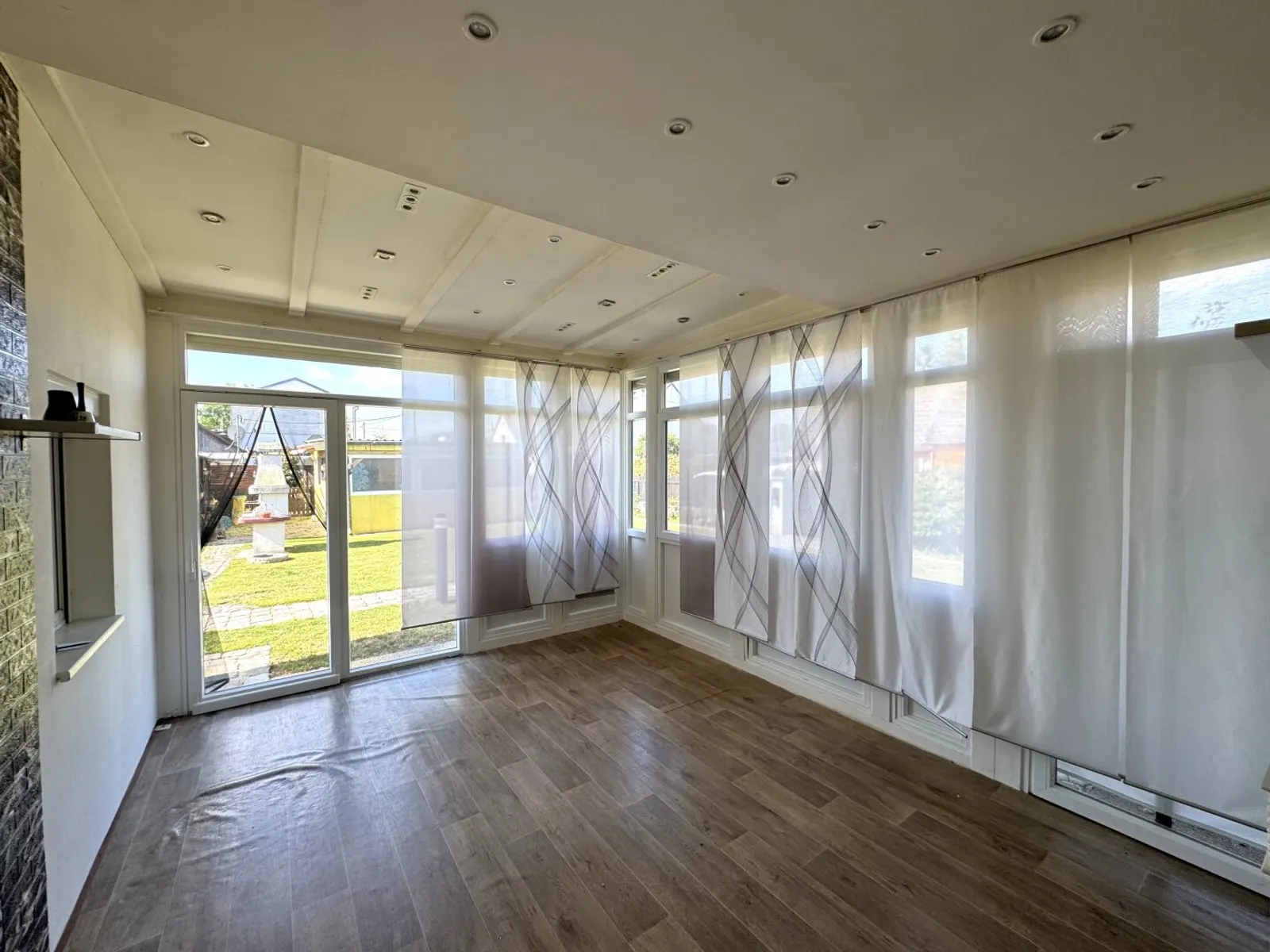 Spacious house with an oasis-like garden, winter garden and optional garage in Gerasdorf near Vienna - 8/8