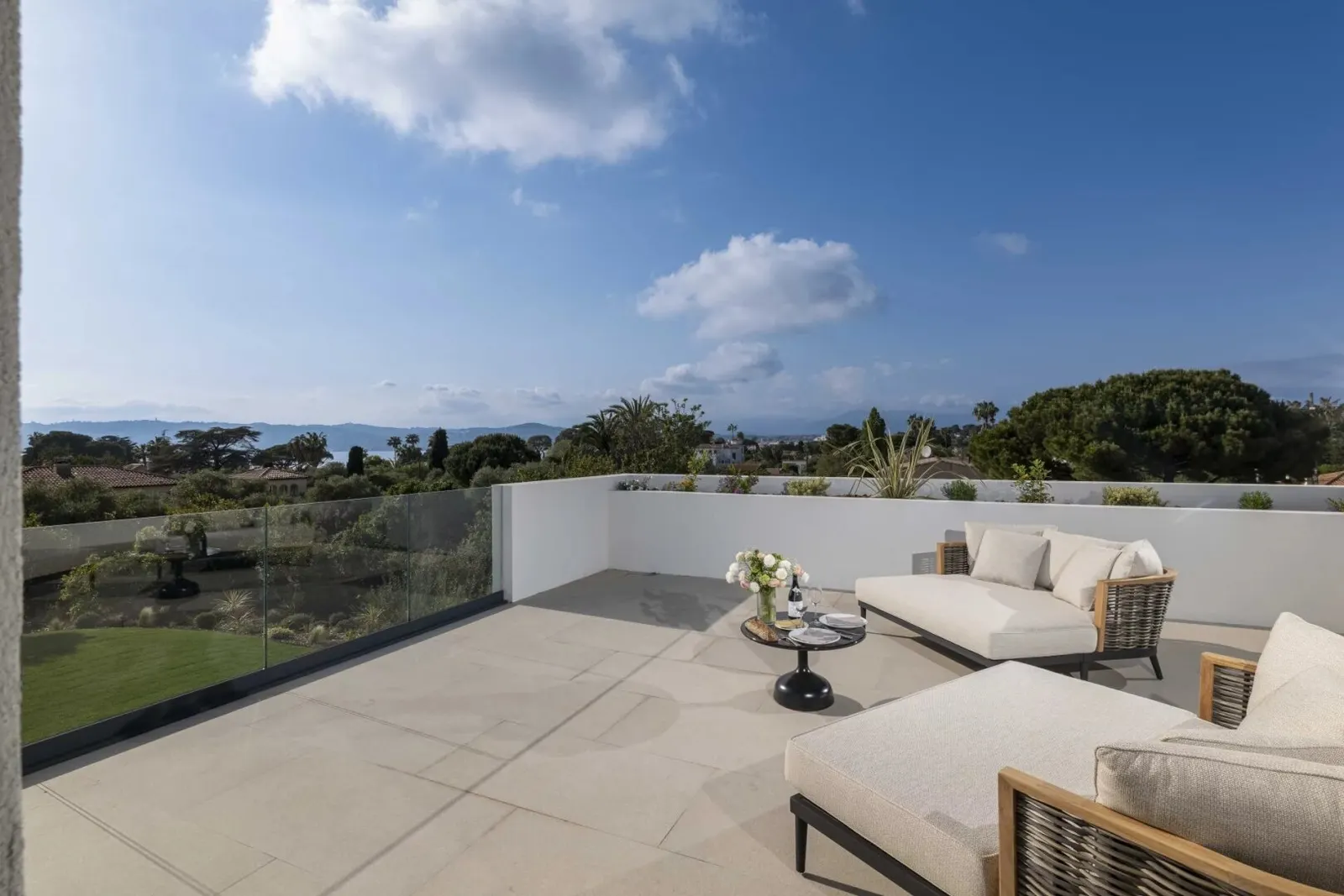 Where the Riviera Begins · An Exceptional New Villa, Cap d’Antibes - 6/8