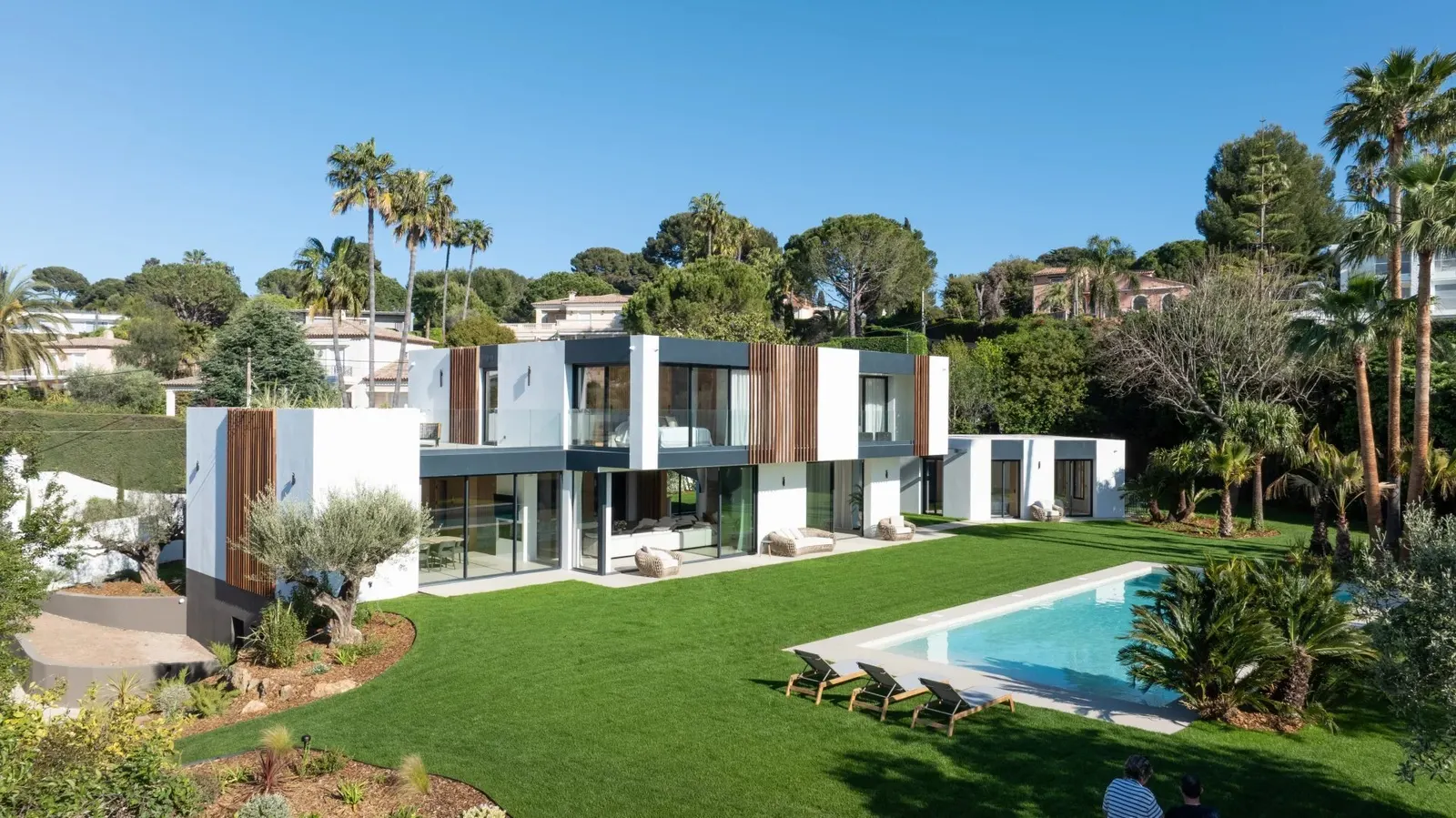 Where the Riviera Begins · An Exceptional New Villa, Cap d’Antibes - 8/8