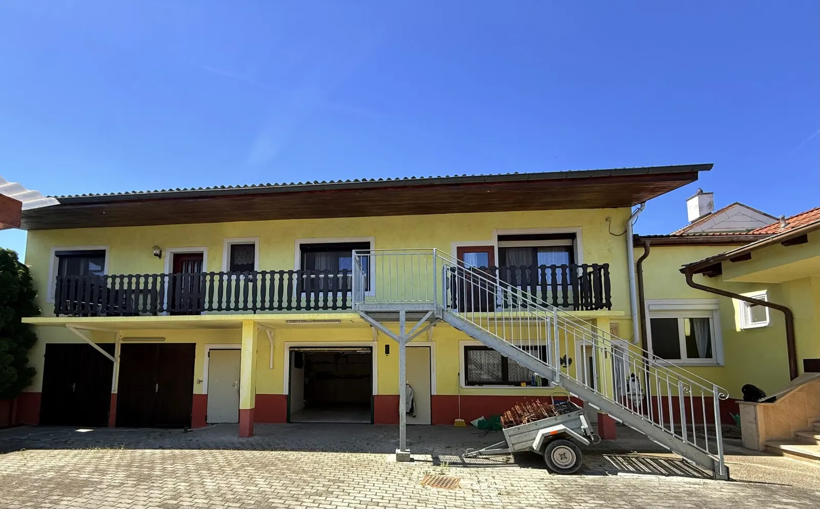 Zwischen Weinbergen und Neusiedler See - Großzügiges Wohnhaus mit 2 Wohneinheiten, Innenhof & viel Nutzfläche