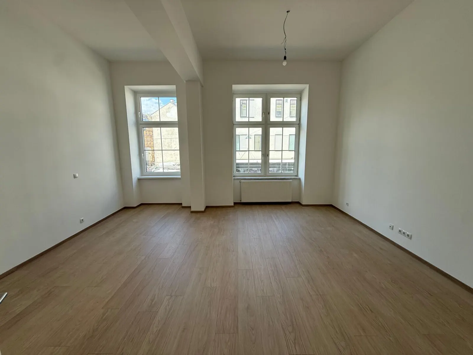Spacious 4-room period apartment | 134 m² | First-class refurbishment | Close to the U6 - 8/8
